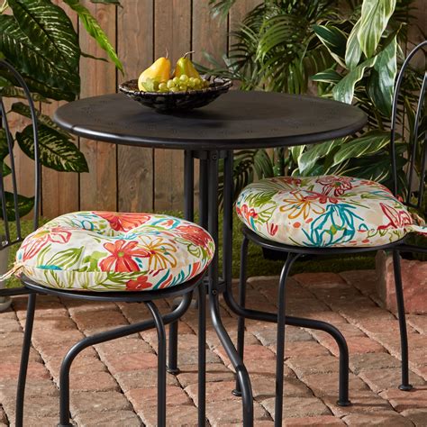 square cushion, and round cushion make the ideal trio for any space. . Round outdoor chair cushions